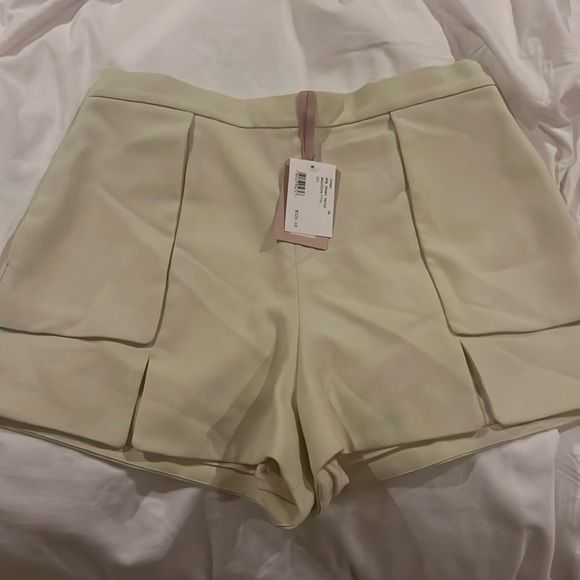 Alexis ivory, high waist cargo shorts - Picture 1 of 4